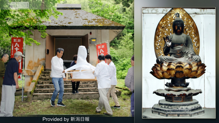 alt="Community members carry the wrapped Amida Nyorai statue from Choanji temple on Sado Island for conservation, alongside a photograph of the seated Buddha statue itself. Photo provided by Niigata Nippo."